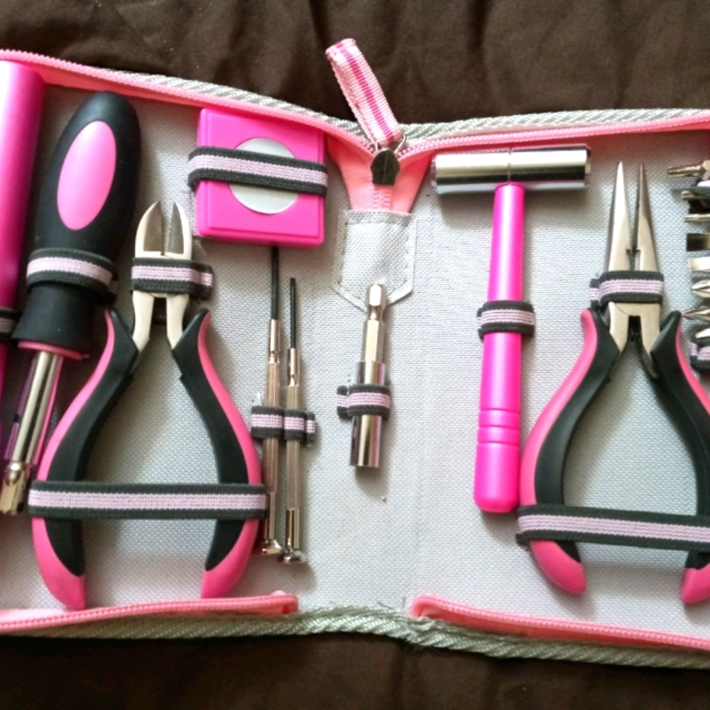 Pink emergancy car kit